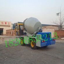 湖北赤壁帶自上料攪拌車廠家說明，1.6立方2方流動式自裝料自拌水泥罐車價格